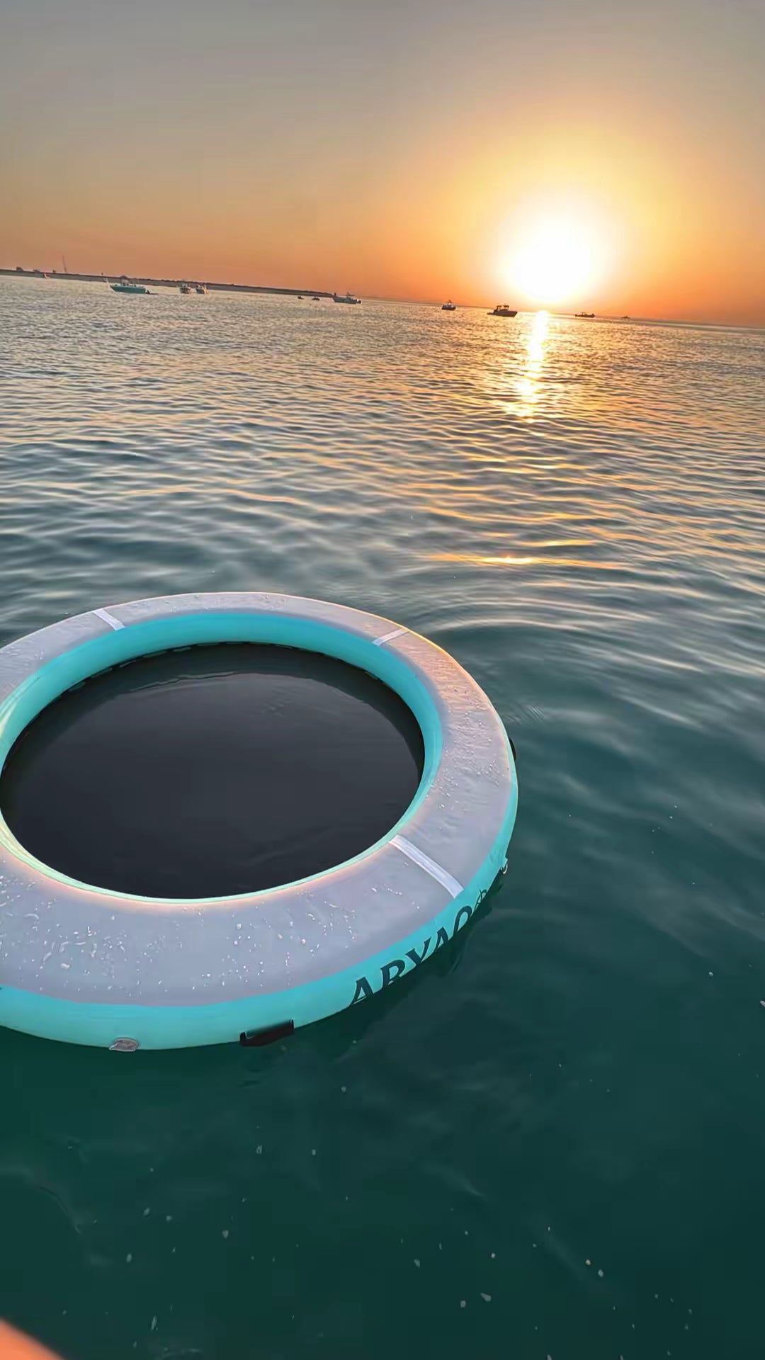 Floating Island — جزيرة عائمة